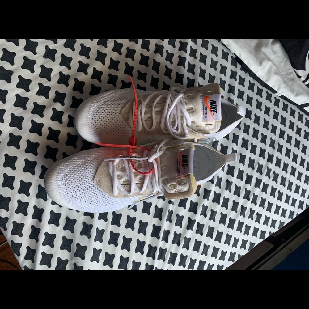 Off white vapor max , size 11 , worn twice